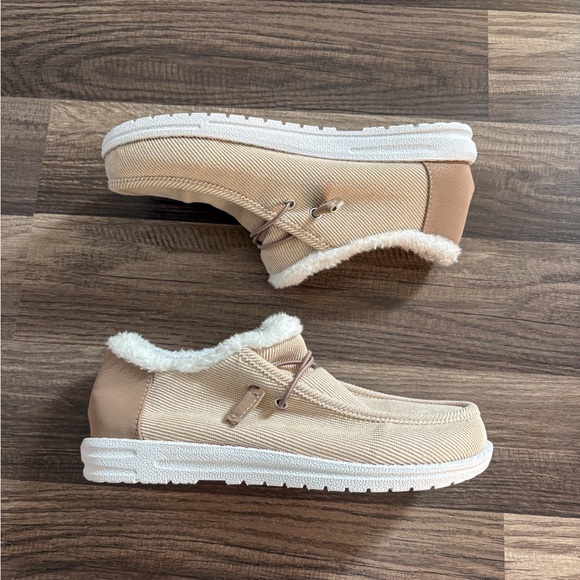 Fuzzy off-brand hey dudes - Picture 5 of 6